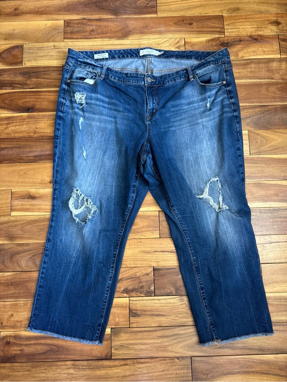 TORRID 26 ✨ plus size distressed cropped jeans blue great condition